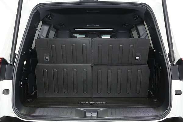 2022 Toyota Landcruiser Sahara FJA300R