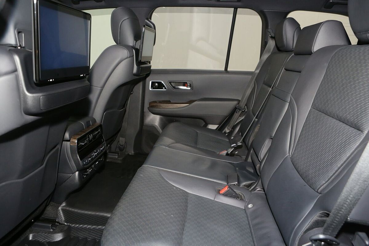 2022 Toyota Landcruiser Sahara FJA300R