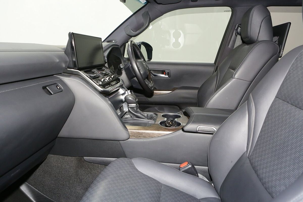 2022 Toyota Landcruiser Sahara FJA300R