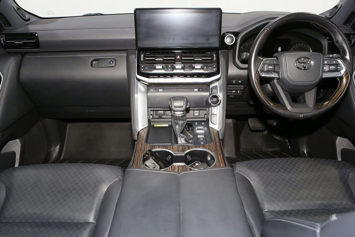 2022 Toyota Landcruiser Sahara FJA300R