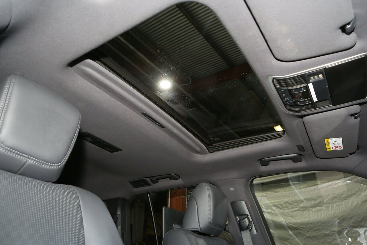 2022 Toyota Landcruiser Sahara FJA300R