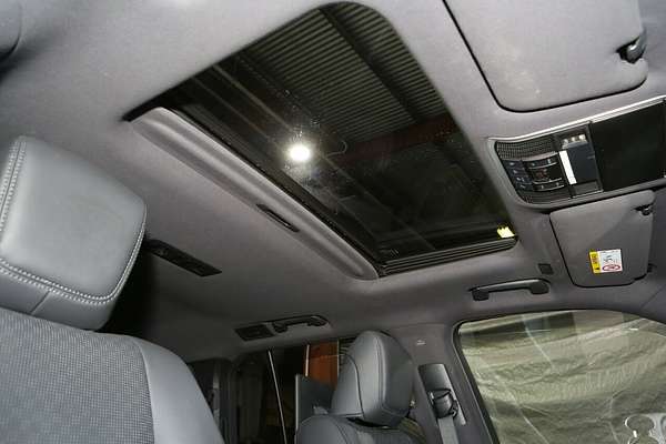 2022 Toyota Landcruiser Sahara FJA300R