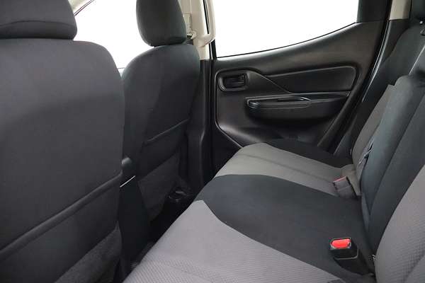 2022 Mitsubishi Triton GLX MR 4X4