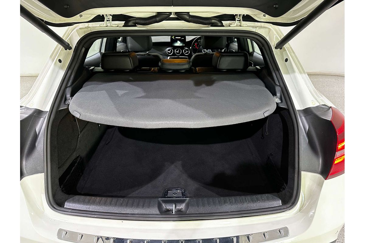 2017 Mercedes-Benz GLA-Class GLA180 X156