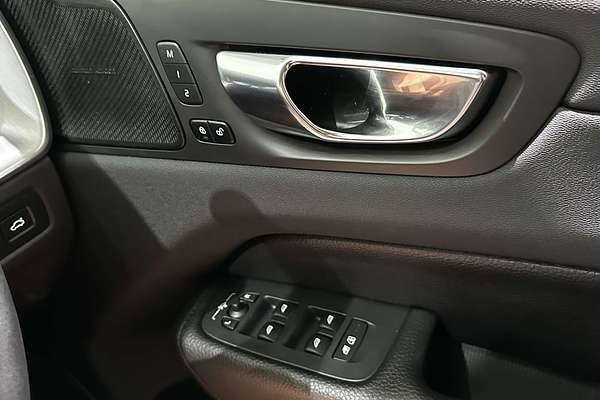 2021 Volvo XC60 D4 Inscription