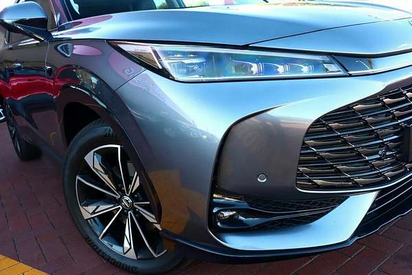 2024 MG HS Essence AS33