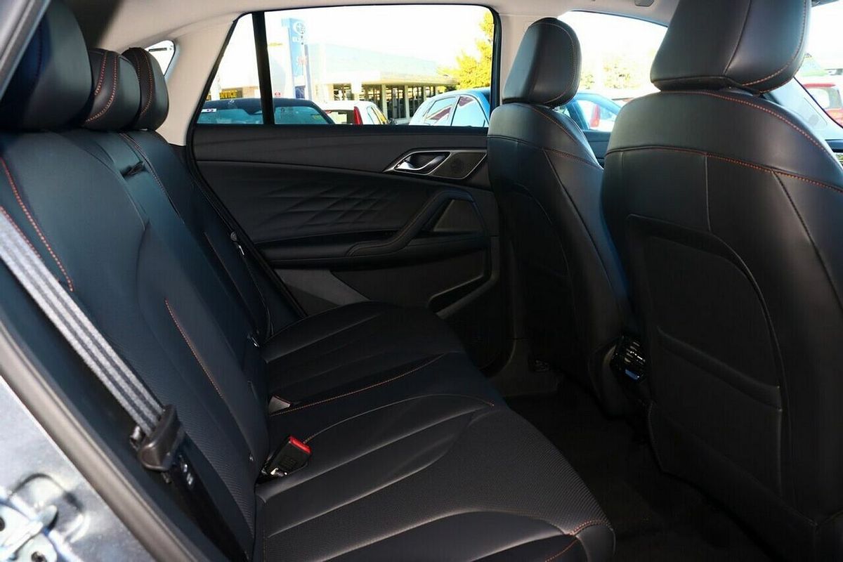 2024 MG HS Essence AS33