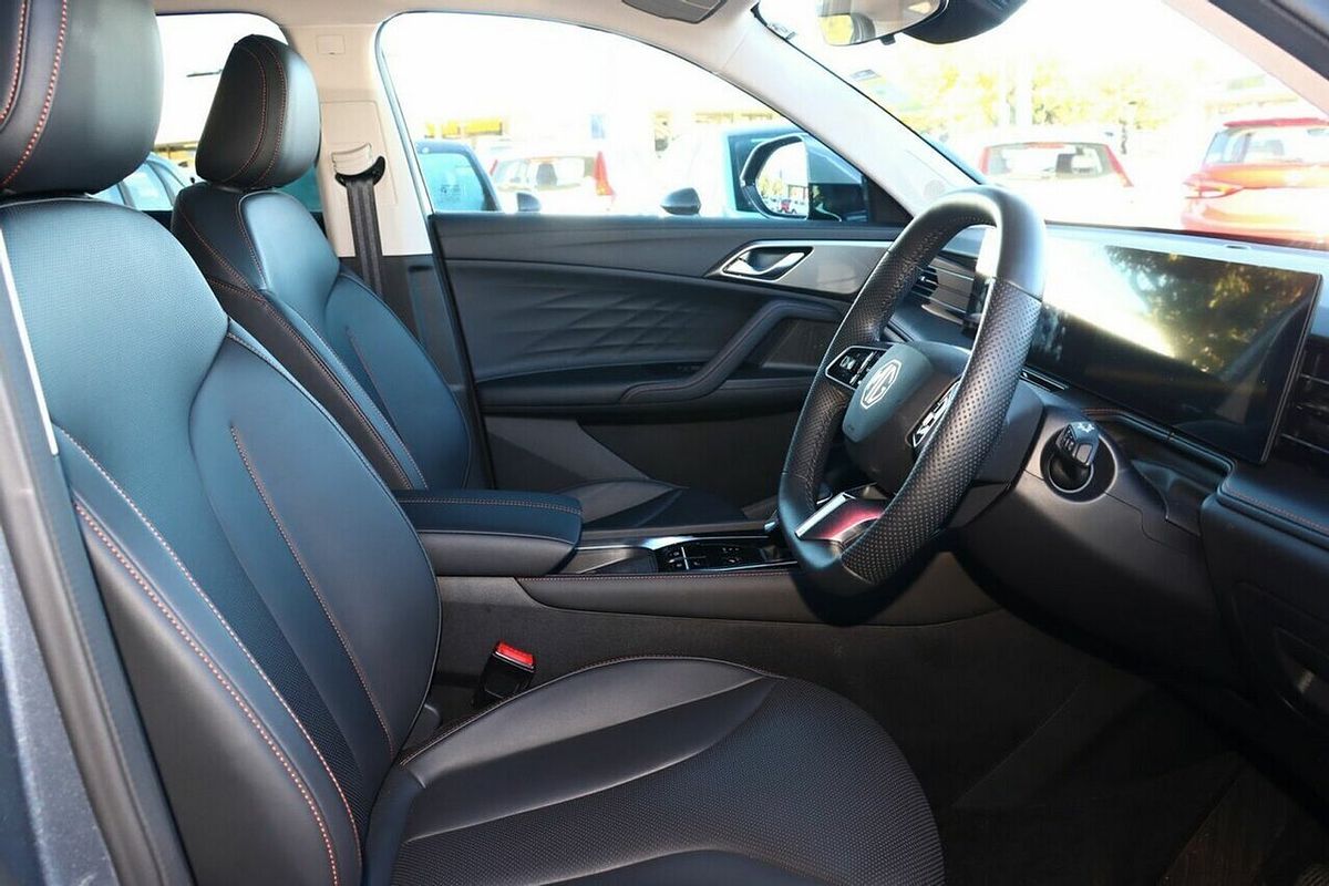 2024 MG HS Essence AS33