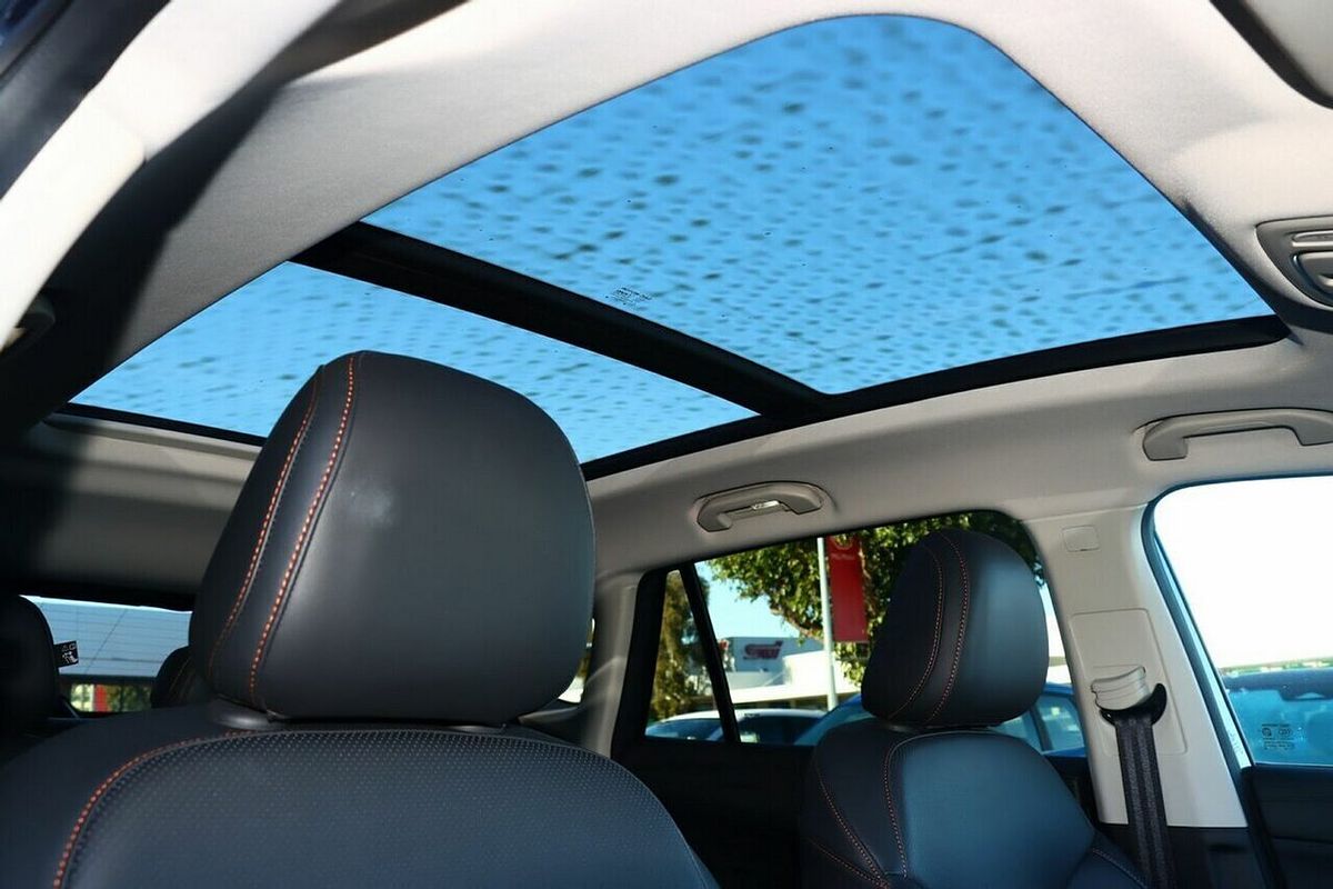 2024 MG HS Essence AS33