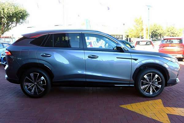 2024 MG HS Essence AS33