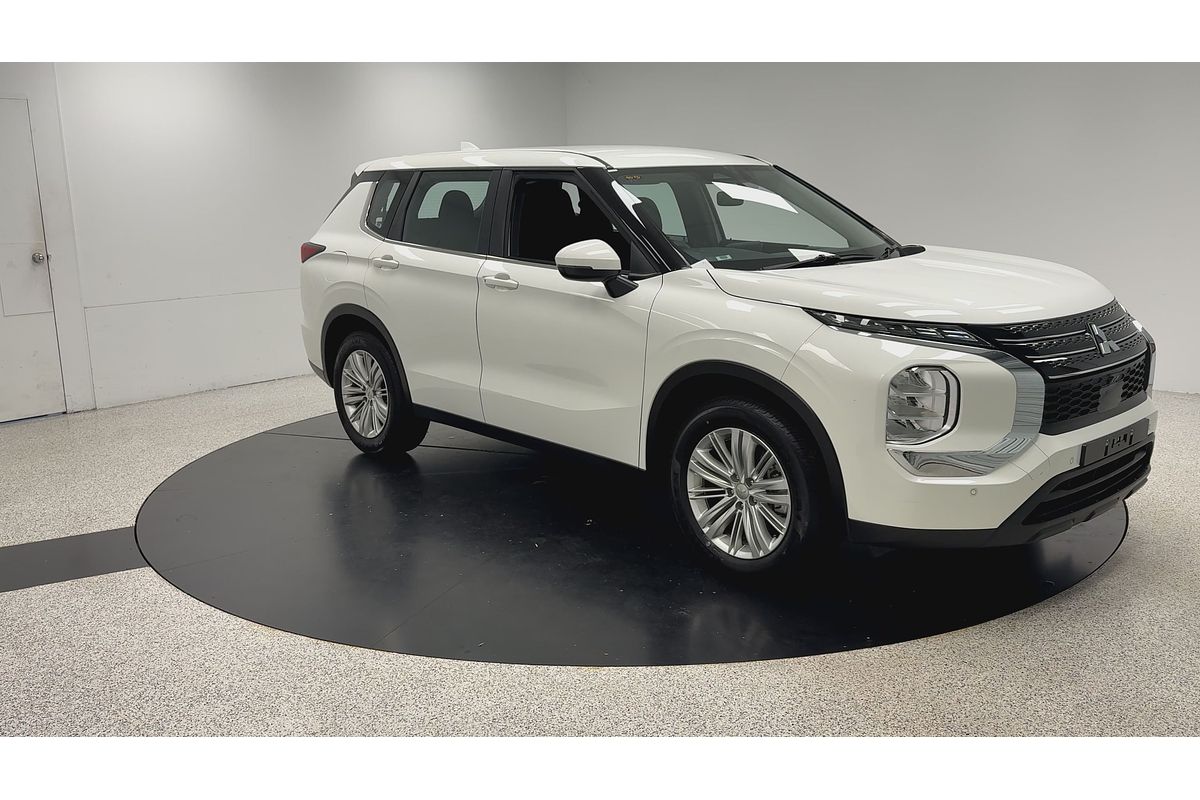 2024 Mitsubishi Outlander ES ZM