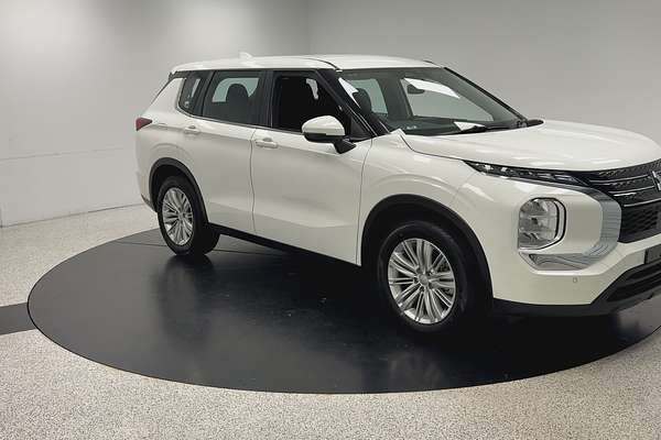 2024 Mitsubishi Outlander ES ZM