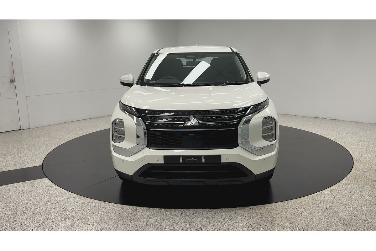 2024 Mitsubishi Outlander ES ZM
