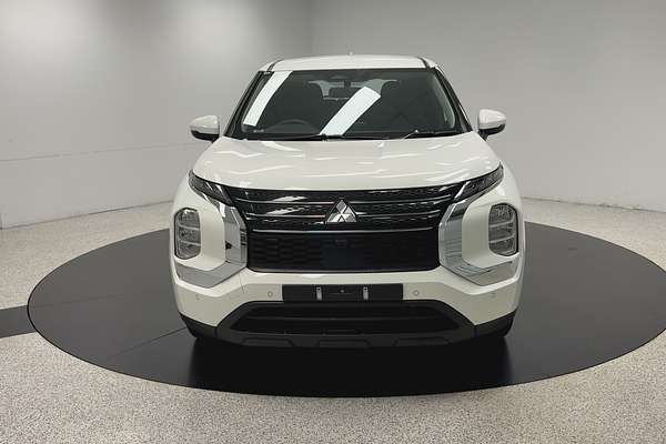 2024 Mitsubishi Outlander ES ZM