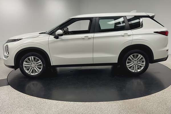 2024 Mitsubishi Outlander ES ZM