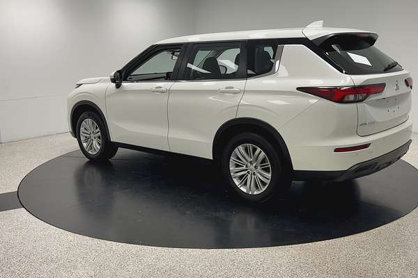 2024 Mitsubishi Outlander ES ZM