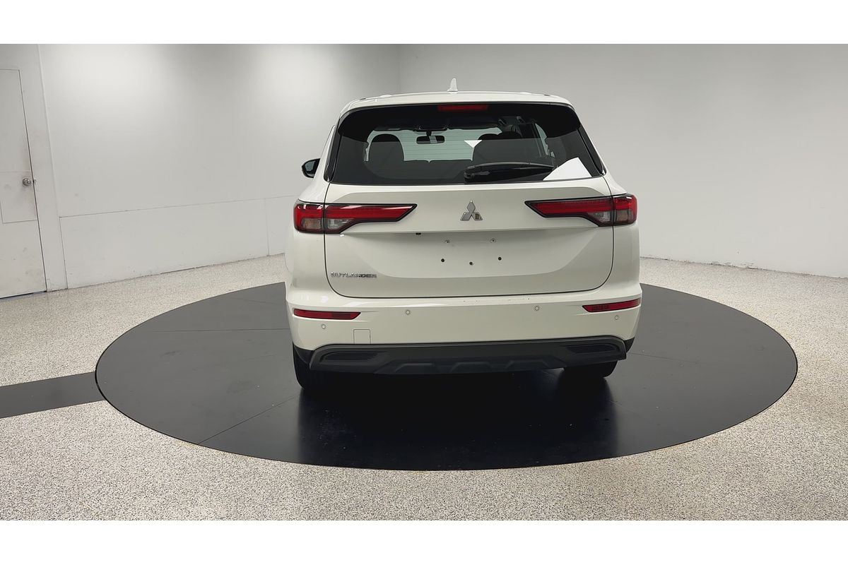 2024 Mitsubishi Outlander ES ZM