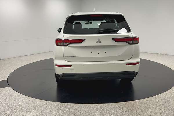 2024 Mitsubishi Outlander ES ZM