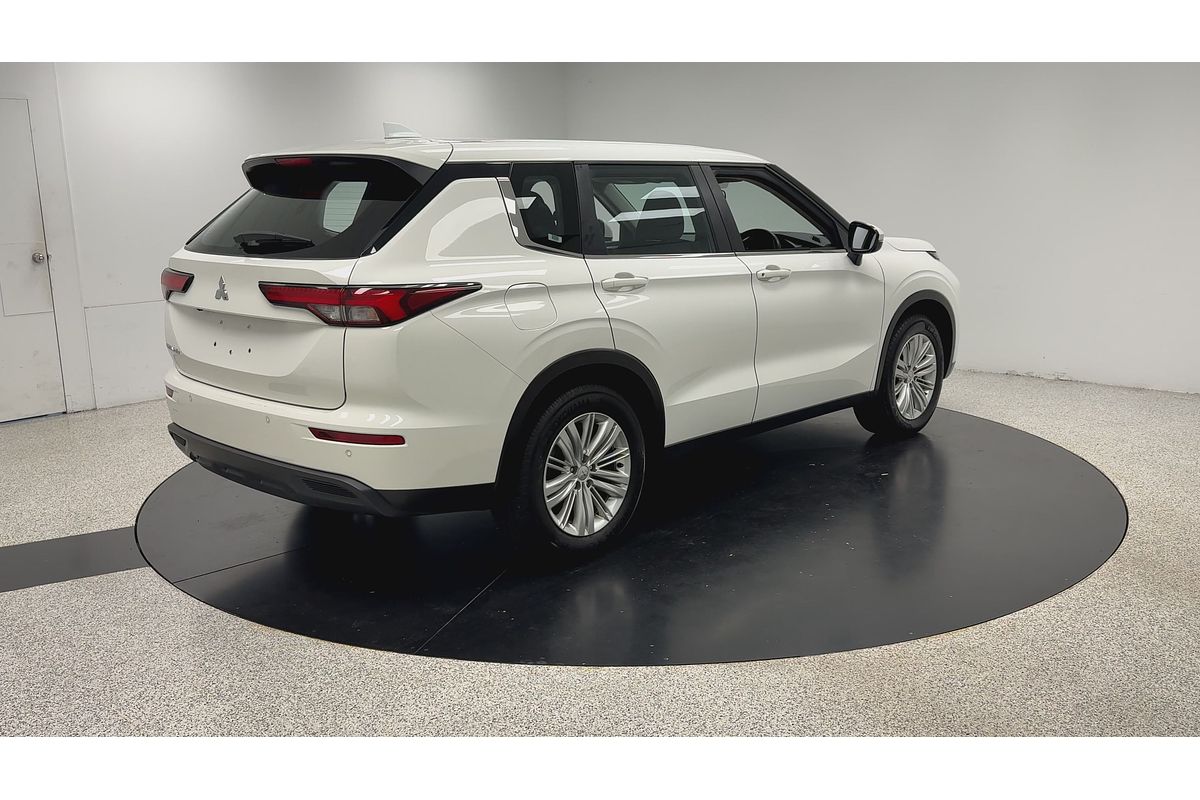 2024 Mitsubishi Outlander ES ZM