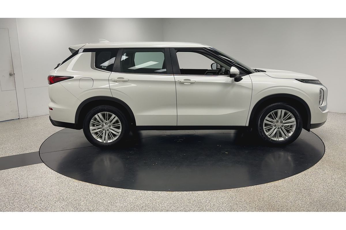 2024 Mitsubishi Outlander ES ZM