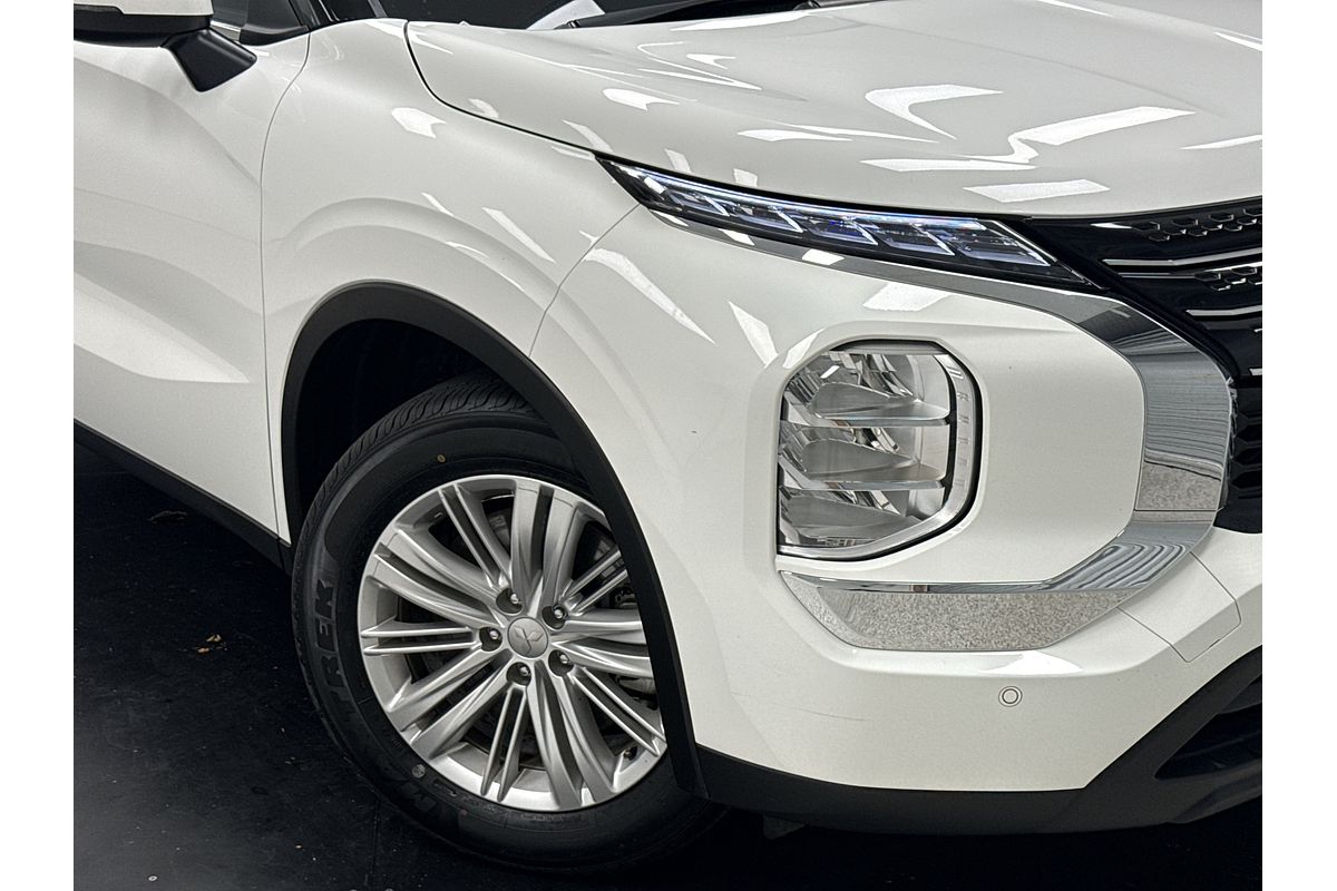 2024 Mitsubishi Outlander ES ZM