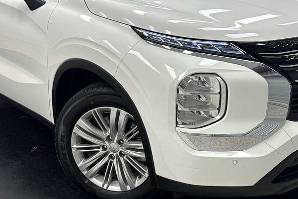 2024 Mitsubishi Outlander ES ZM