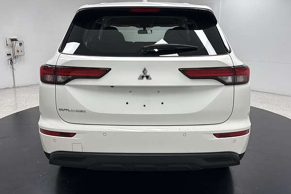 2024 Mitsubishi Outlander ES ZM