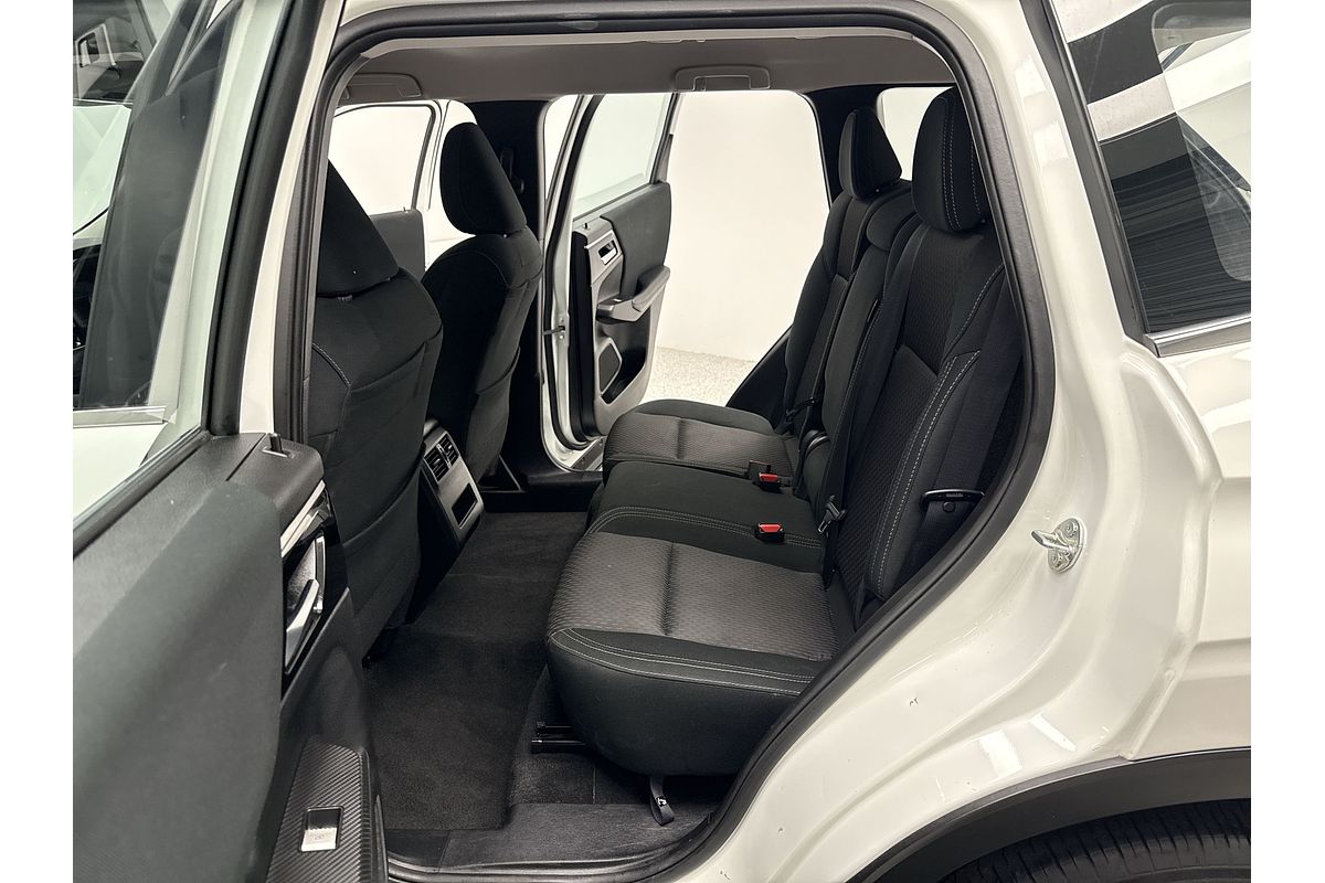 2024 Mitsubishi Outlander ES ZM