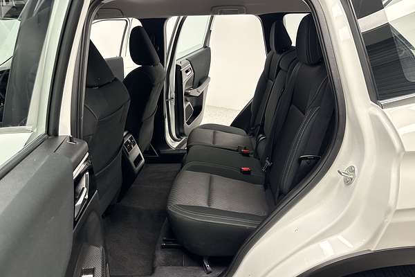 2024 Mitsubishi Outlander ES ZM