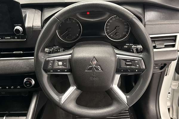 2024 Mitsubishi Outlander ES ZM