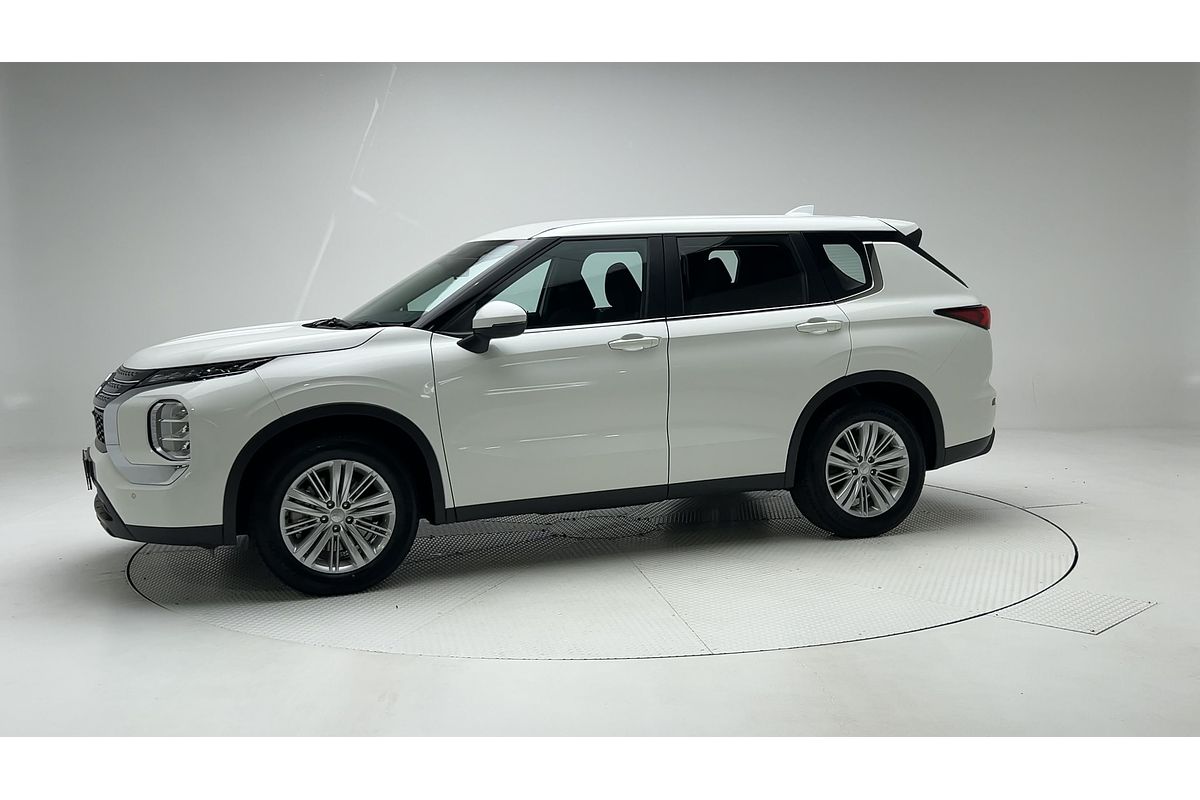 2023 Mitsubishi Outlander ES ZM