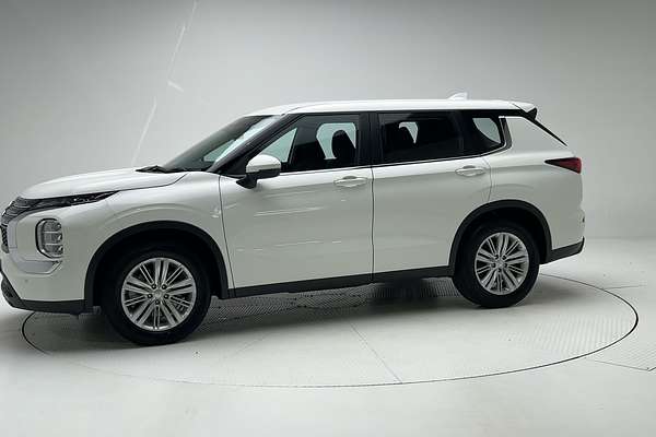 2023 Mitsubishi Outlander ES ZM