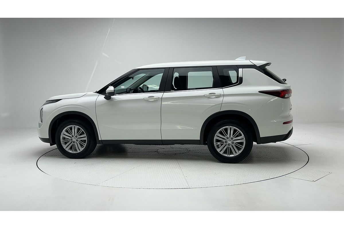 2023 Mitsubishi Outlander ES ZM