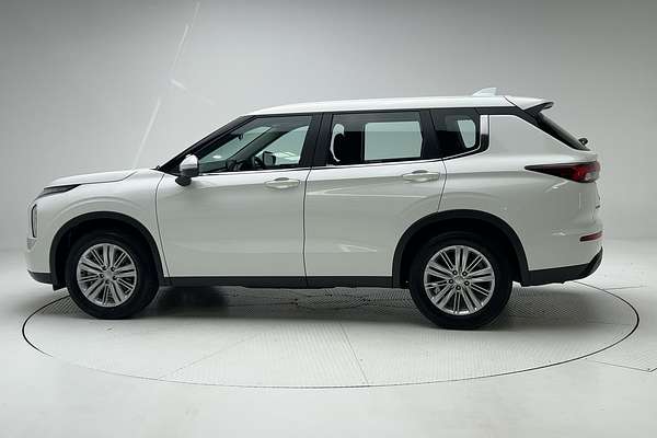 2023 Mitsubishi Outlander ES ZM