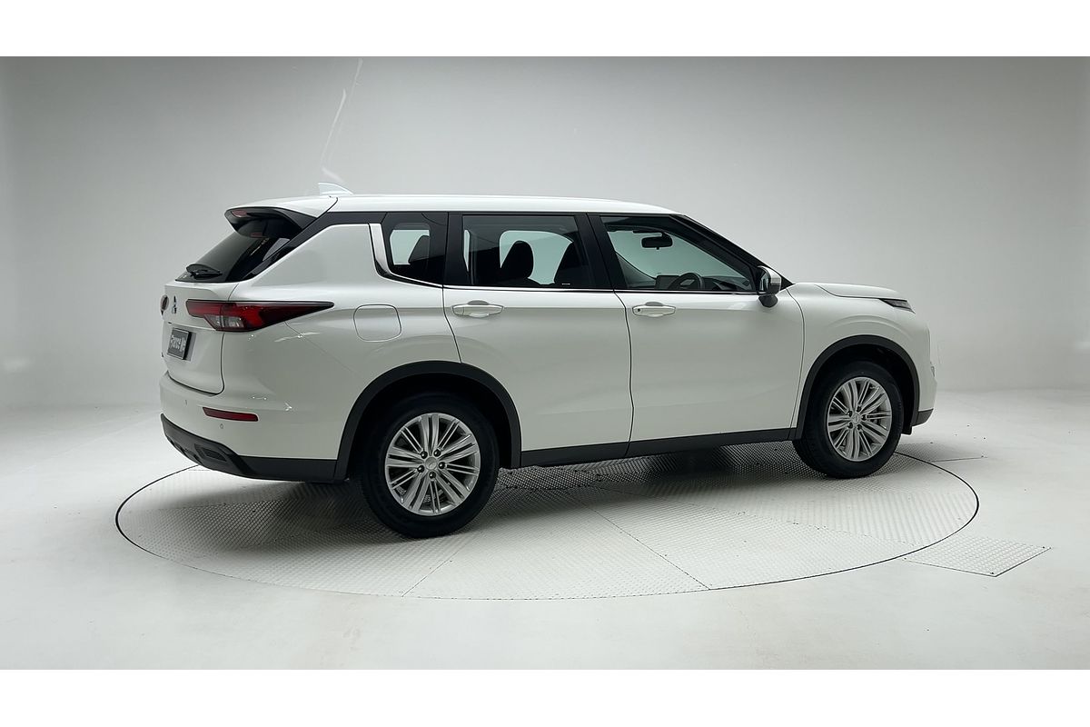 2023 Mitsubishi Outlander ES ZM