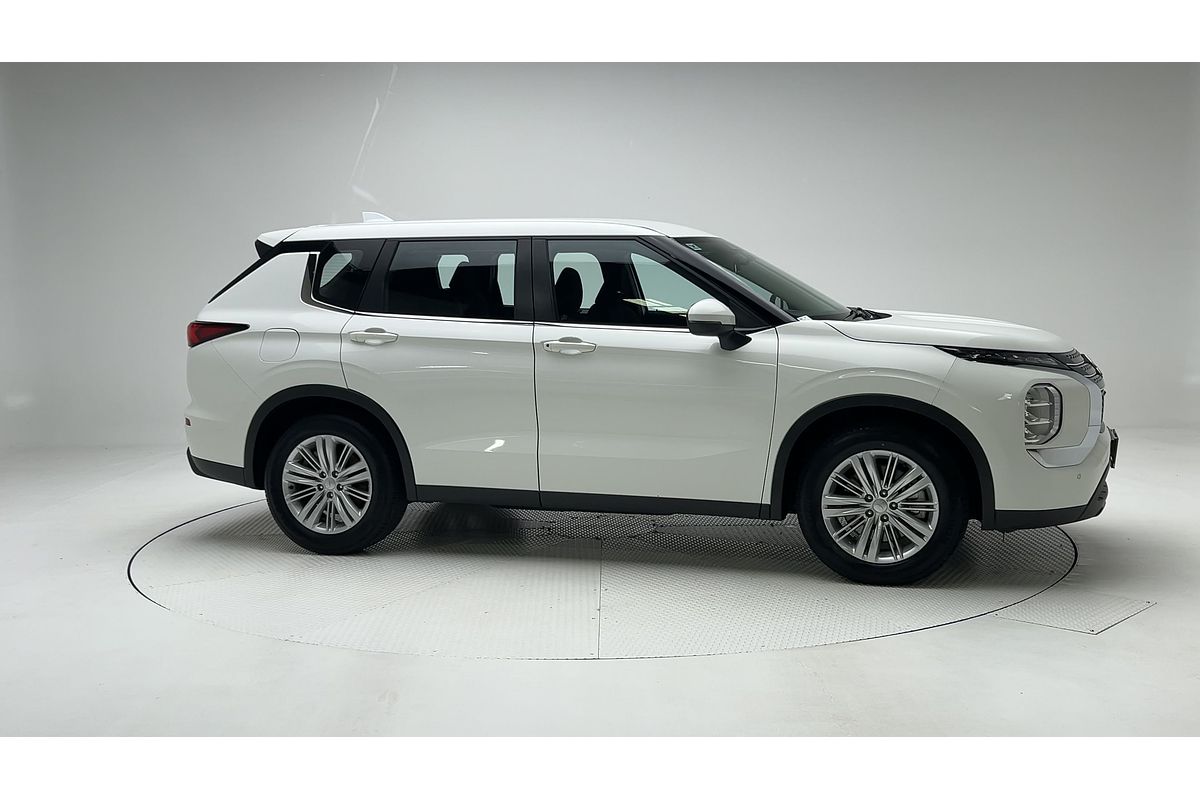 2023 Mitsubishi Outlander ES ZM