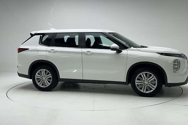 2023 Mitsubishi Outlander ES ZM