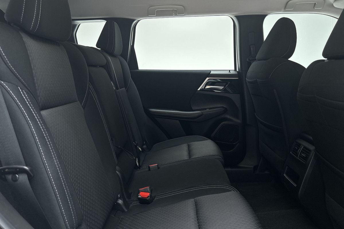 2023 Mitsubishi Outlander ES ZM