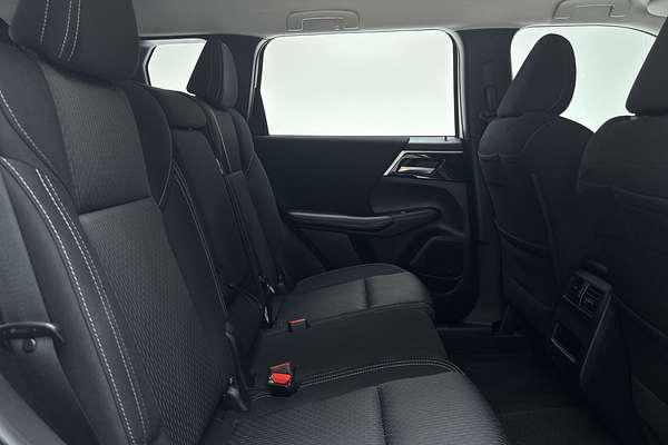 2023 Mitsubishi Outlander ES ZM