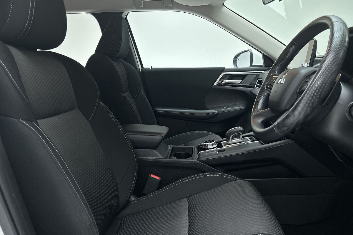 2023 Mitsubishi Outlander ES ZM