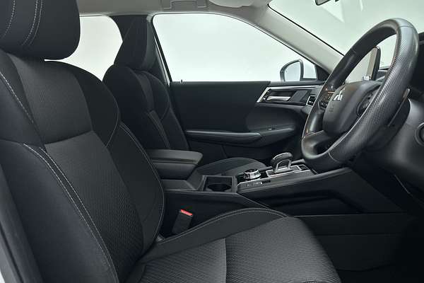 2023 Mitsubishi Outlander ES ZM