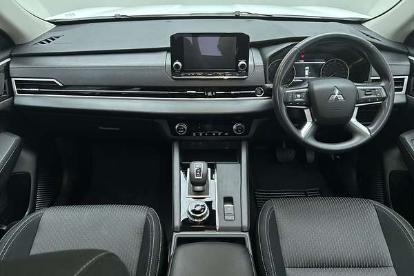 2023 Mitsubishi Outlander ES ZM