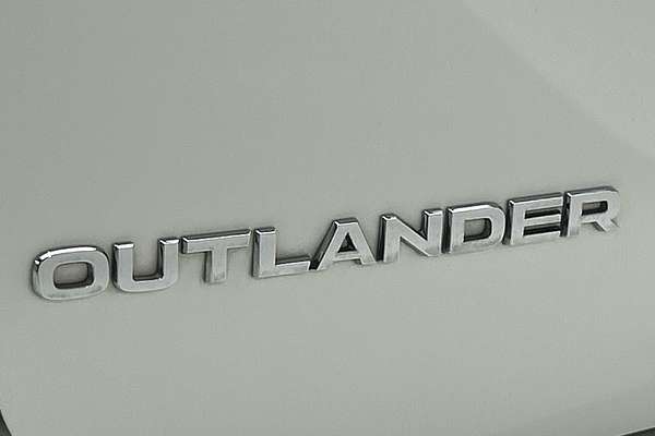 2023 Mitsubishi Outlander ES ZM