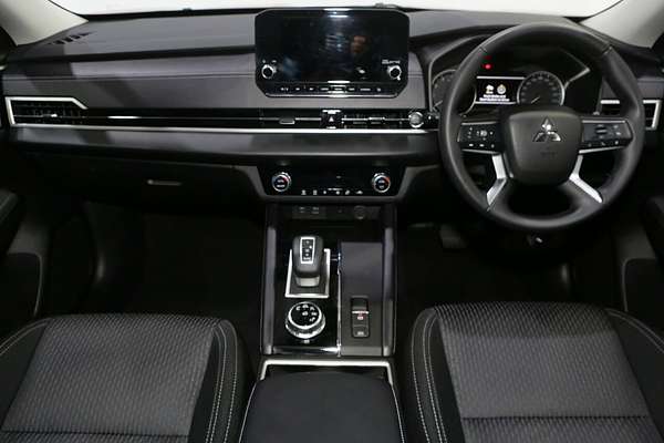 2024 Mitsubishi Outlander LS ZM