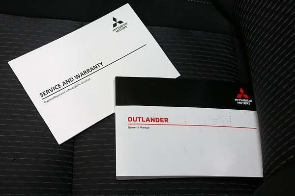 2024 Mitsubishi Outlander LS ZM