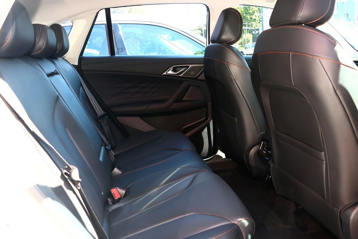 2025 MG HS Excite AS33