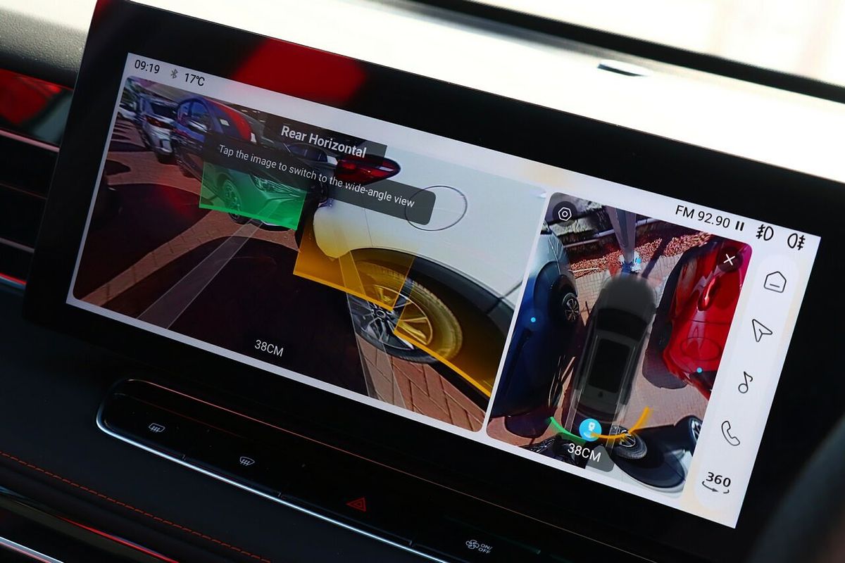 2025 MG HS Excite AS33