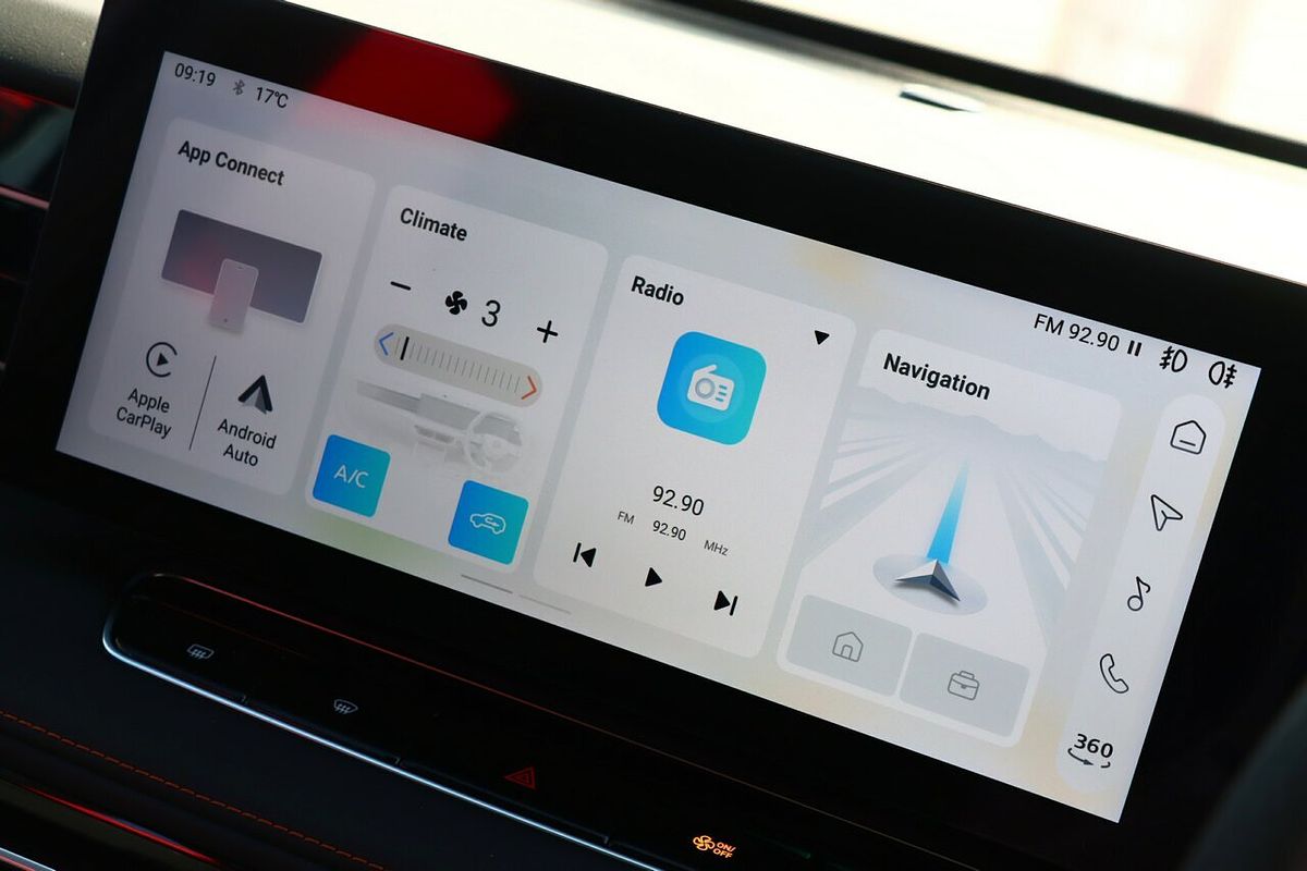 2025 MG HS Excite AS33