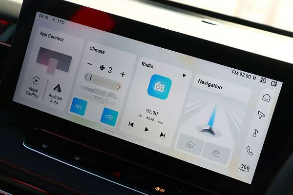 2025 MG HS Excite AS33