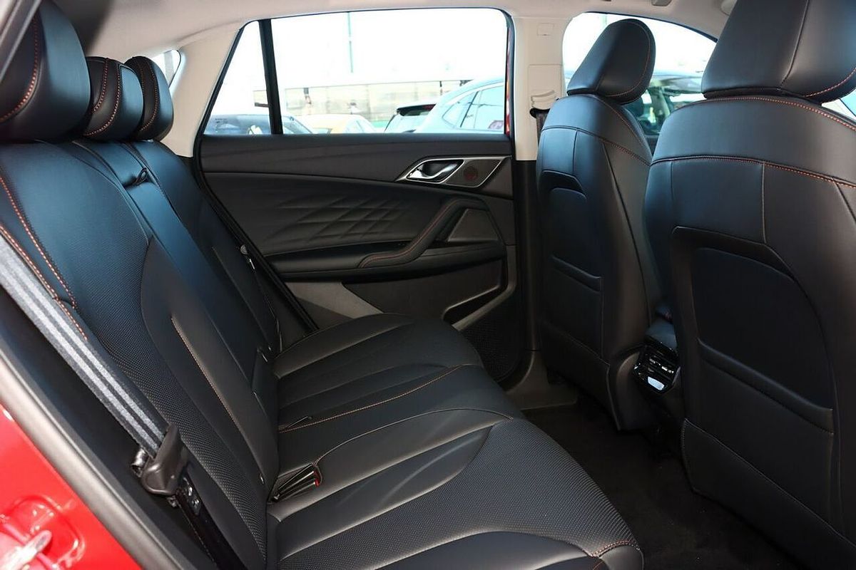 2025 MG HS Excite AS33